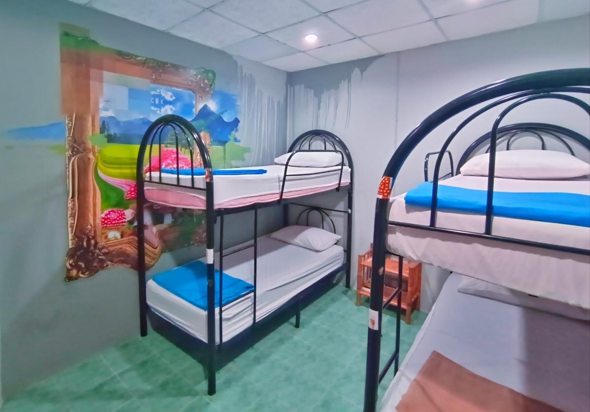 Wet! A Pool Party Hostel By Wild & Wandering Haad Rin Quarto foto