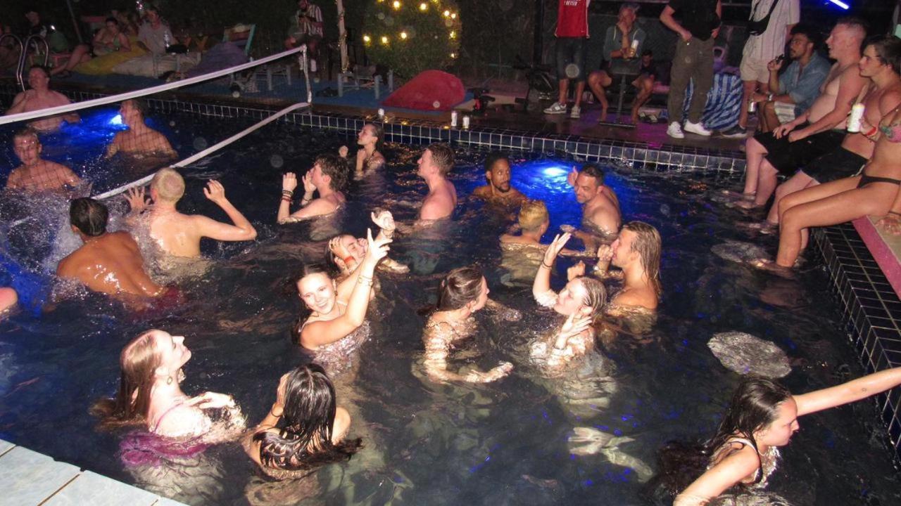 Wet! A Pool Party Hostel By Wild & Wandering Haad Rin Exterior foto
